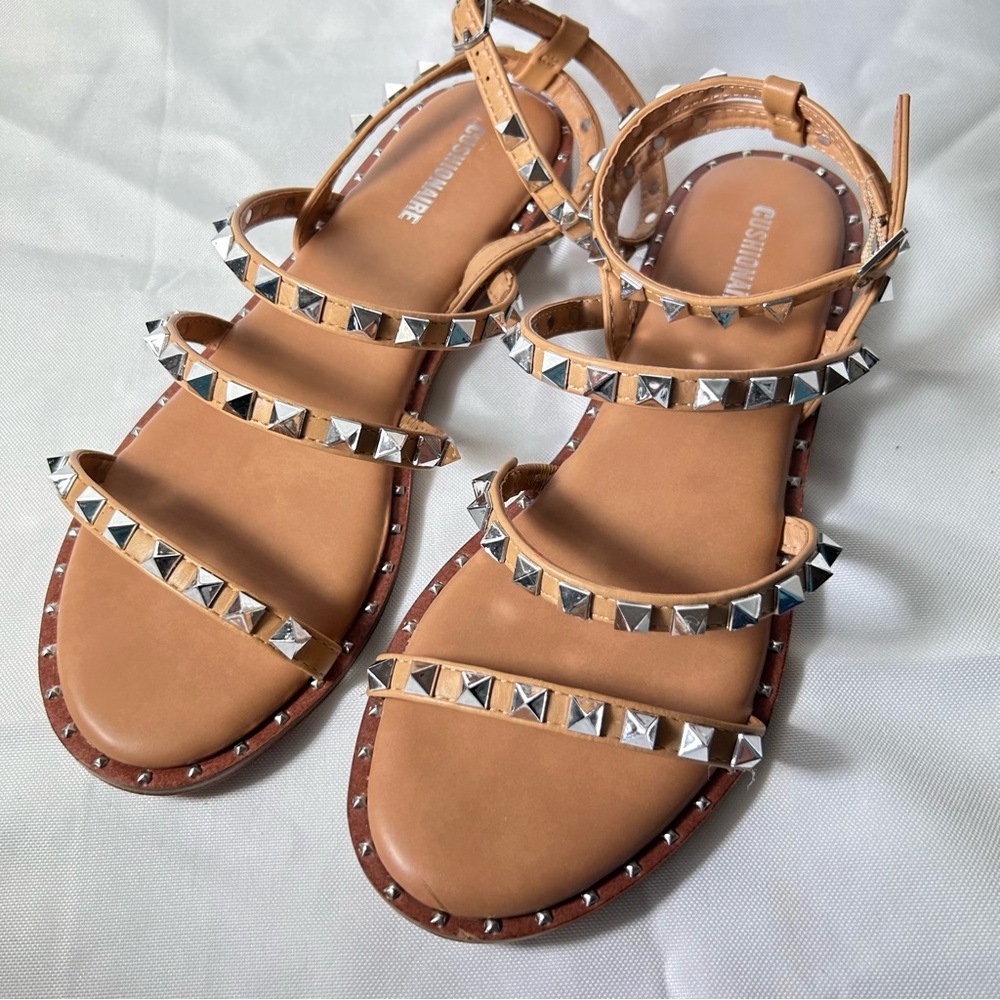 Cushionaire Talia Stud Tan Strappy Sandals Size 7.5